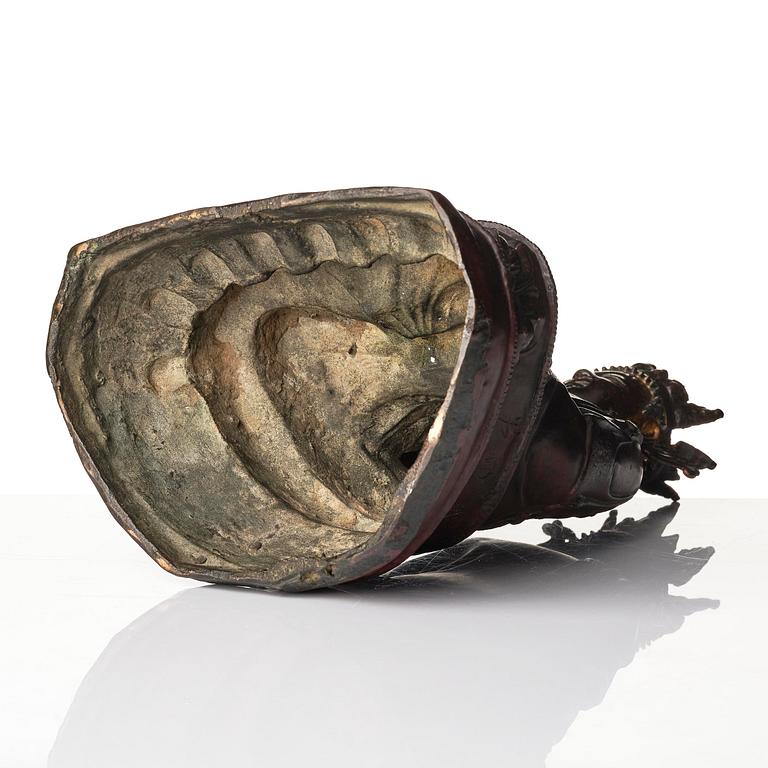 A bronze sculpture of a crowned Buddha, presumably late Ming dynasty, with an inscription dating it as 1530.