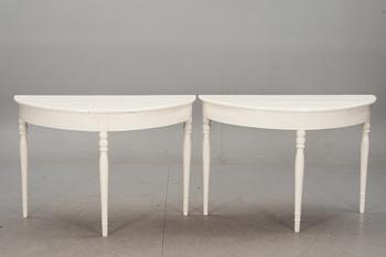 HALVMÅNEBORD, 2 st, 1800-tal.