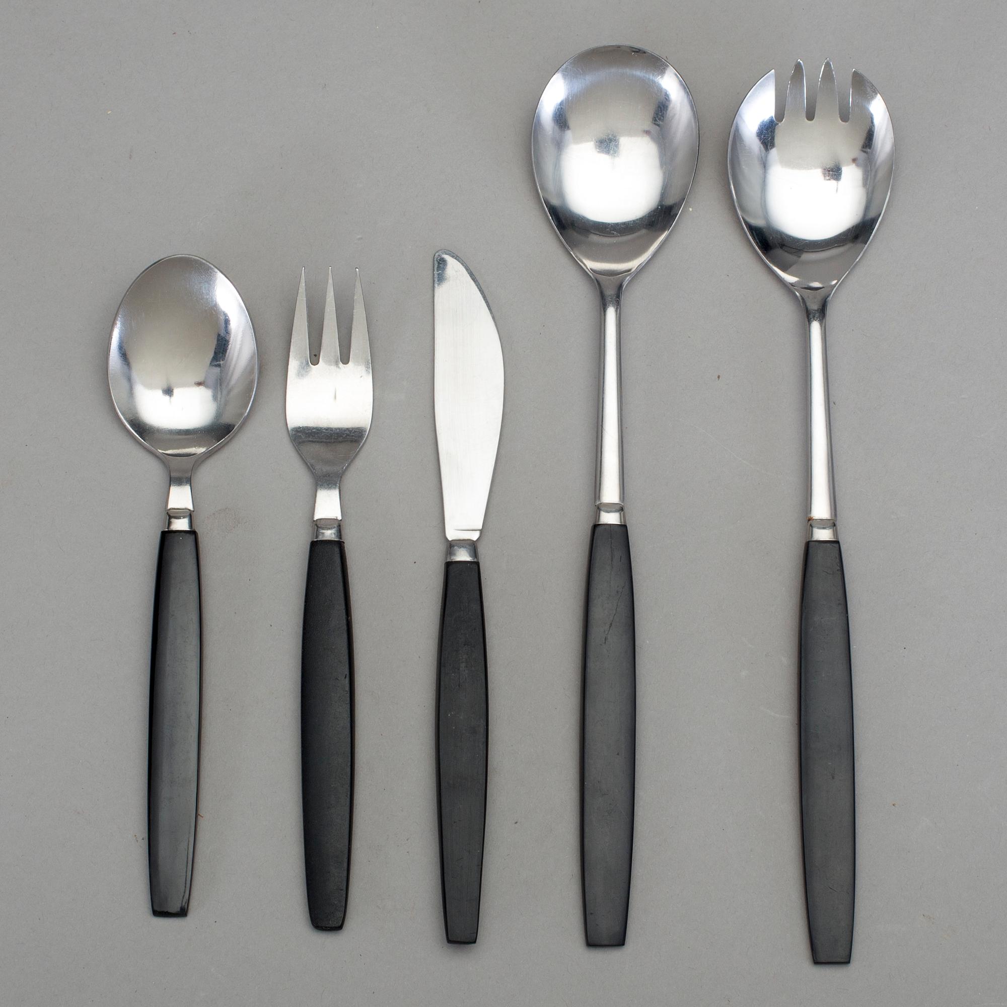 BESTICKUPPSÄTTNING, bakelit och rostfritt stål, 38 delar. 1950/60-tal.