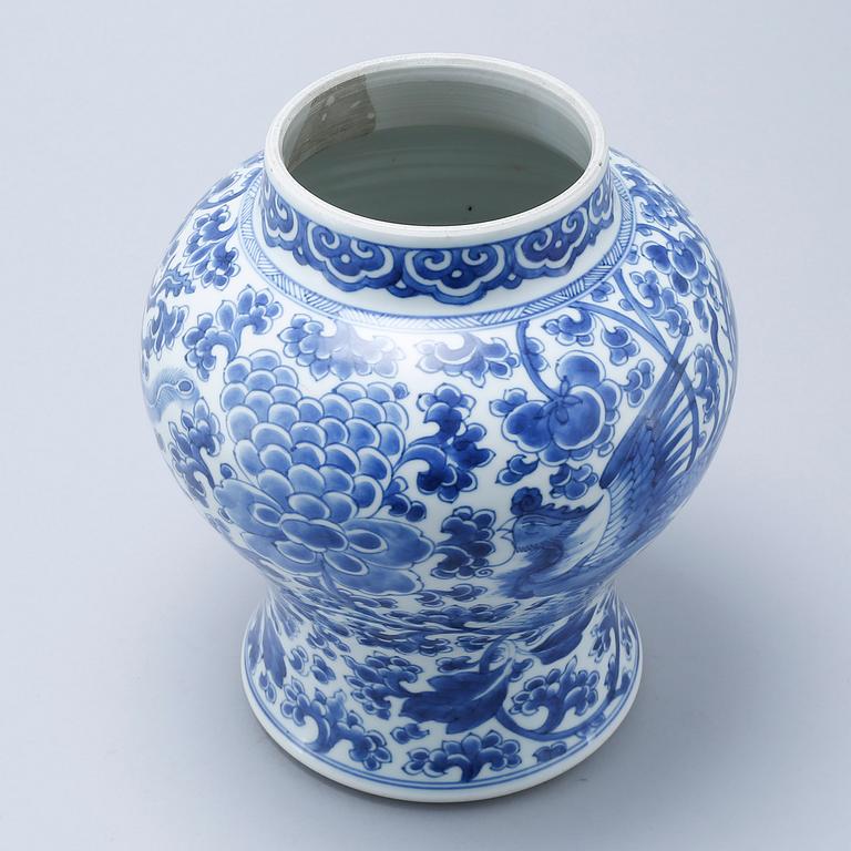 A blue and white Chinese Kangxi vase.