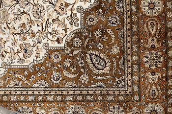 MATTO, semi-antique silk Qum, ca 269,5 x 179,5-182 cm  (as well as 1 and 2 cm flat weave at the ends).