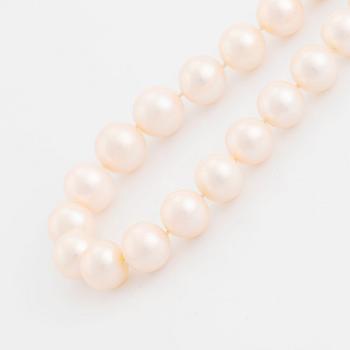 Collier odlade sötvattenspärlor.