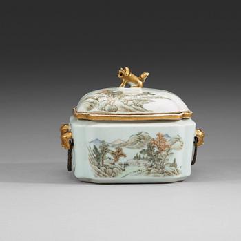 350. A square food container with cover and separate warmer, Republic, Guangxu six-character mark.