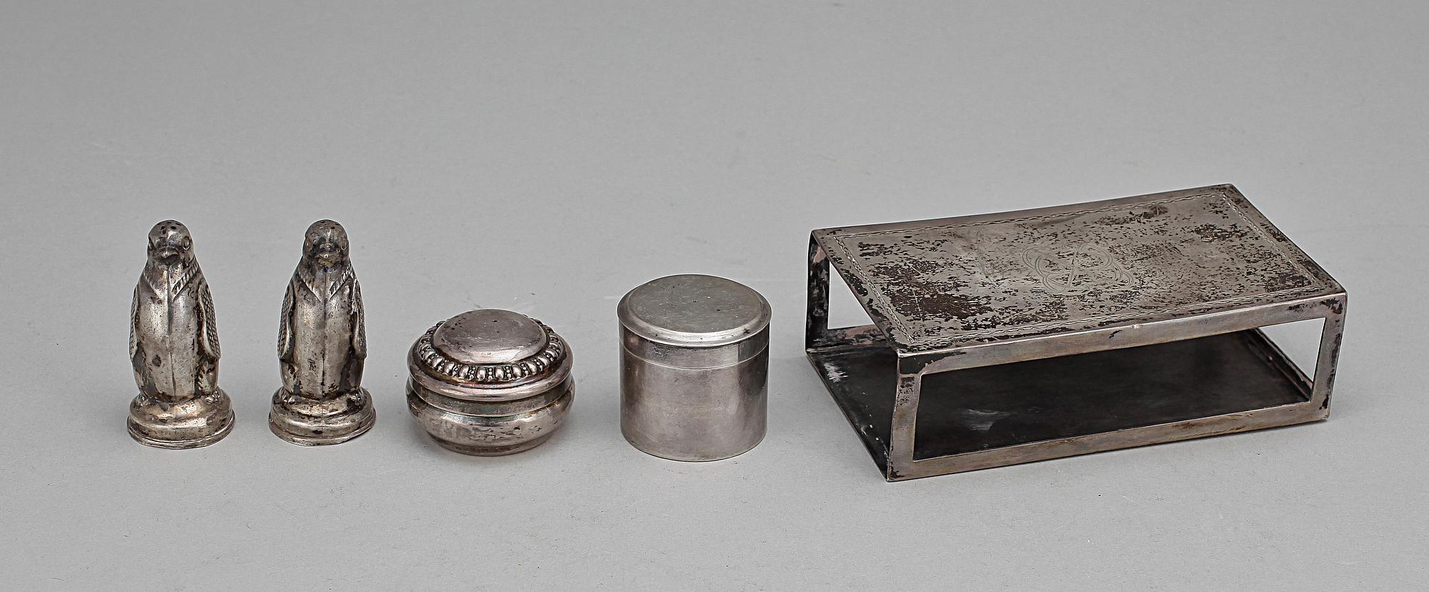 PARTI SILVER, 19 delar, bl a tännsticksfodral, Borglia, Stockholm 1946. Tot vikt ca 1500 g.