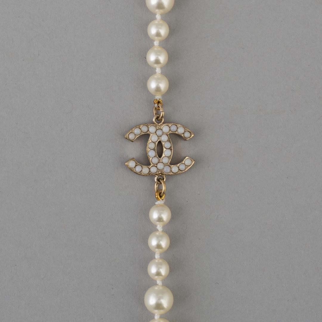 A necklace på Chanel, 2011.