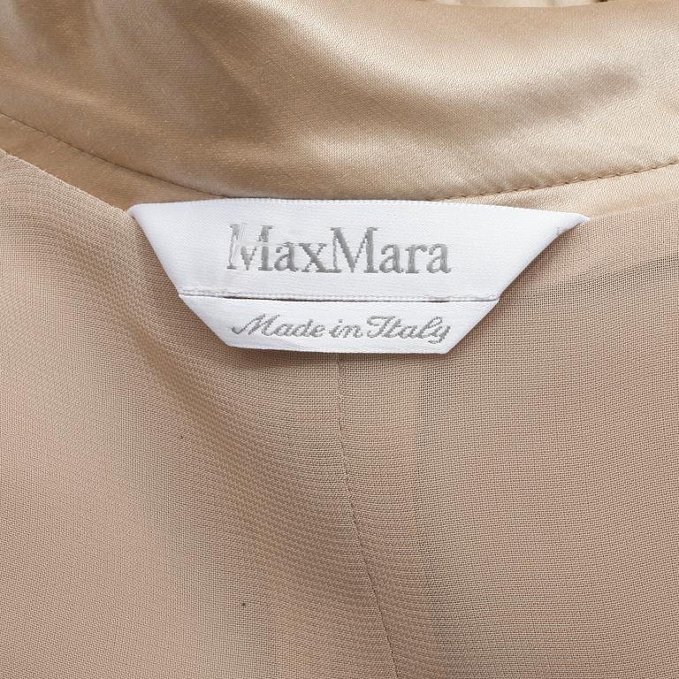MAX MARA, dräkt bestående av väst samt byxa. Storlek 40 resp 42.