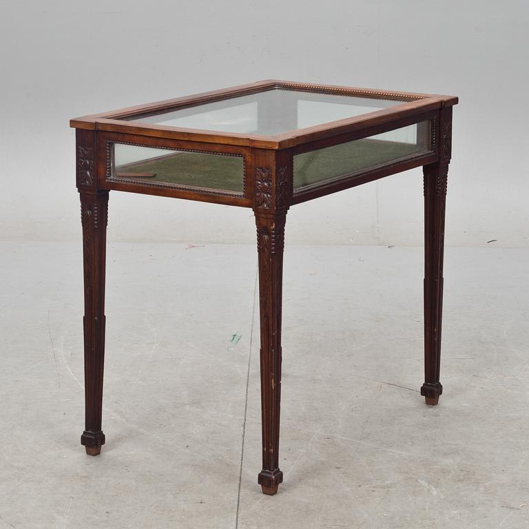 MONTERBORD, Louis XVI-stil. 1900-tal.