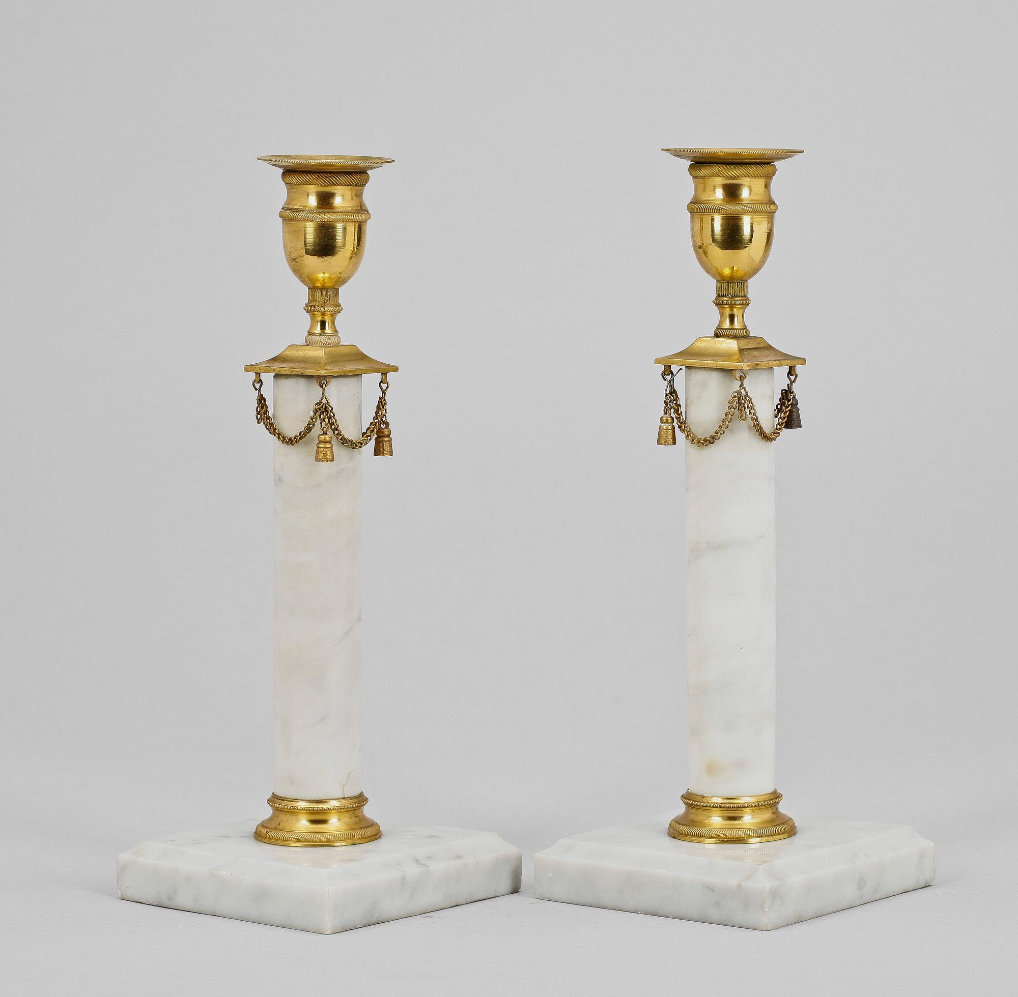 LJUSSTAKAR, ett par, marmor och mässing, sengustaviansk stil, 1800-talets slut.