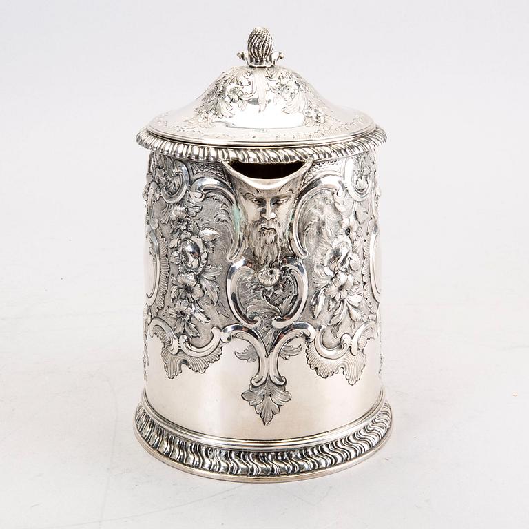 A Scottish silver jar, Edingburgh 1773, unidentified maker's mark.