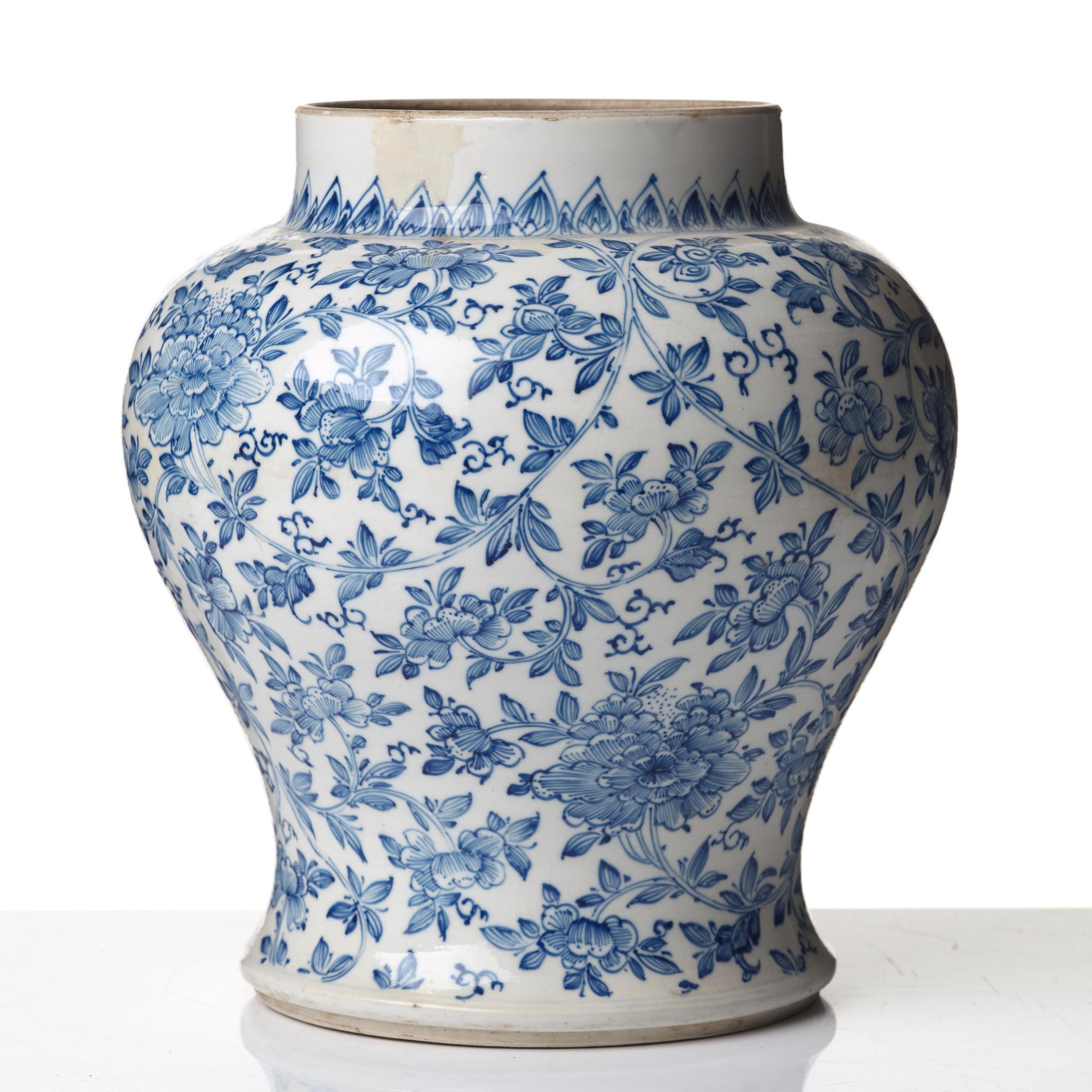 URNA, porslin. Qingdynastin, Kangxi (1662-1722).