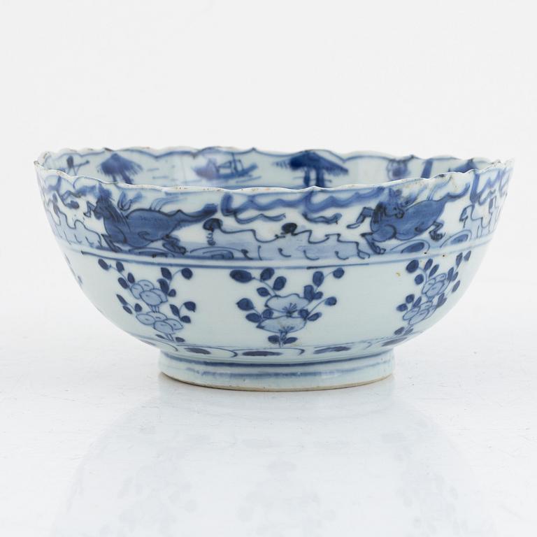 A blue and white bowl, Ming dynasty, 17th century.