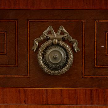 BYRÅ, gustaviansk stil, omkring 1900-talets mitt.