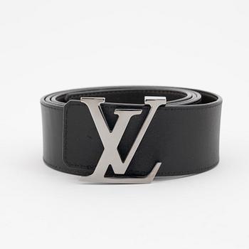 Louis Vuitton, a reversible black and chocolate brown leather 'LV Initiales' belt, size 100, 2013.