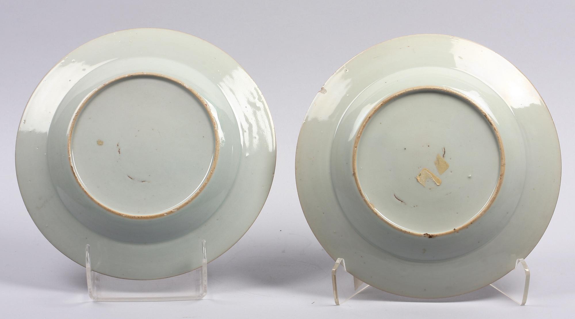 TALLRIKAR, ett par. Porslin. Kina 1700-tal.