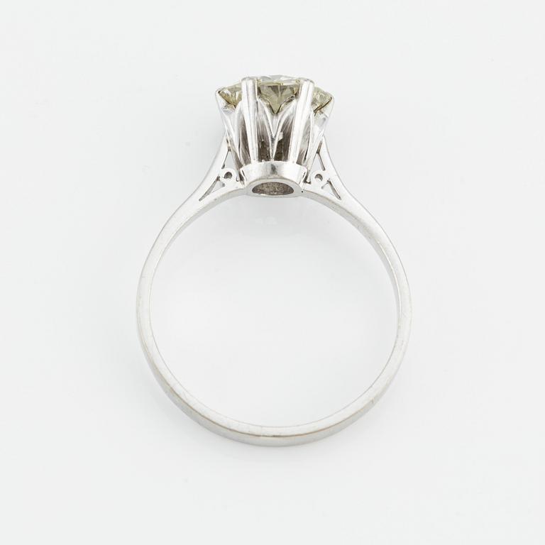 Ring in 18K white gold with brilliant-cut diamond.