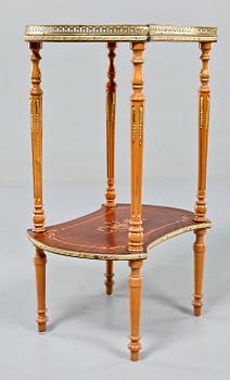 ETAGERE, omkring 1900-talets mitt.
