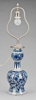 BORDSLAMPA, fajans, 1800/1900-tal.