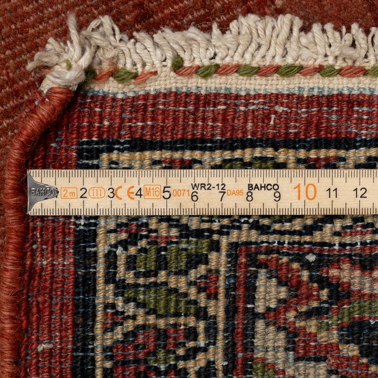 Gallerimatta, antik Mahal, Västra Persien, ca 467 x 170 cm.