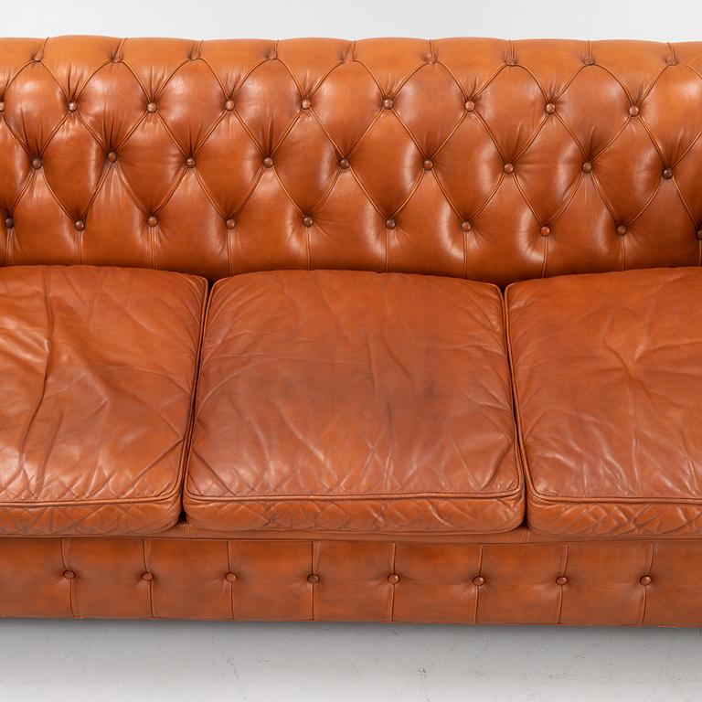 Soffa, Chesterfield-modell, Norell, 1900-talets andra hälft.