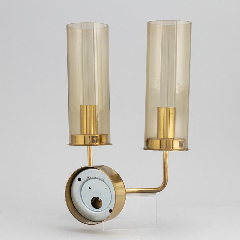 Hans-Agne Jakobsson, a modell 'V 189/2' brass and glass wall light from Markaryd.