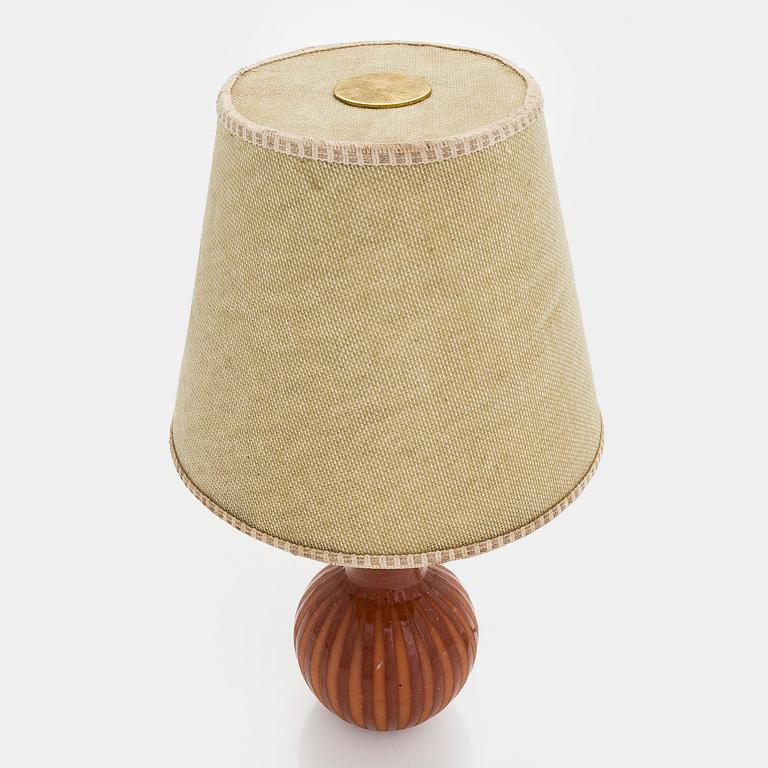 Marita Lybeck, A red clay tablelamp modell 1311. Retailer Stockmann / Artek, Finland.