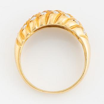 Ring guld med briljantslipade diamanter.