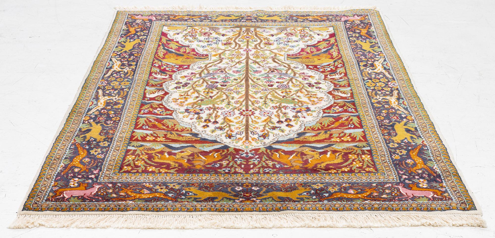 An oriental prayer rug, c. 180 x 125 cm.