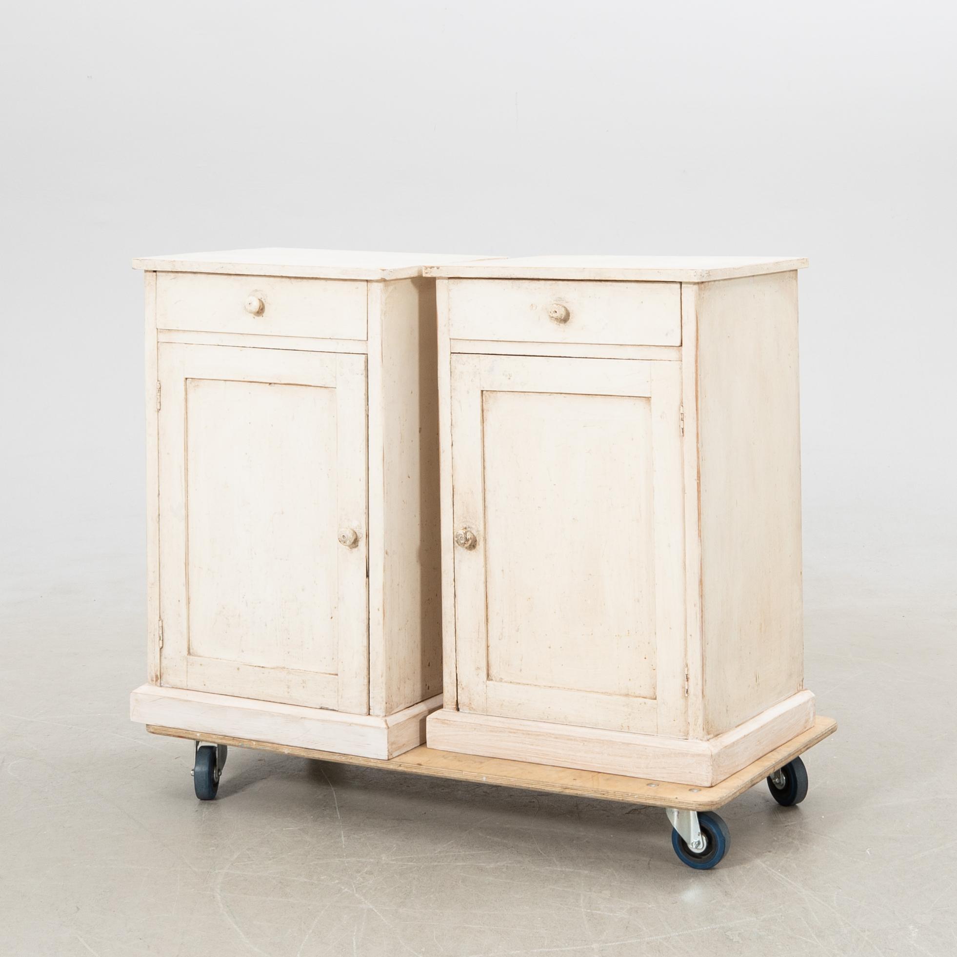 Sängbord/skåp, ett par, 1900-talets första hälft.