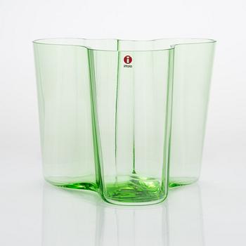 Alvar Aalto, A glass vase, model 3030. Signed Alvar Aalto Iittala.