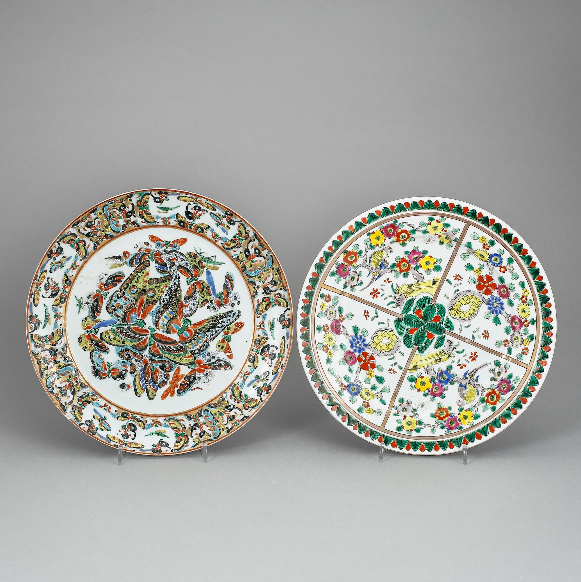 TALLRIKAR, 2 st, porslin bl.a. Japan, 1800/1900-tal.