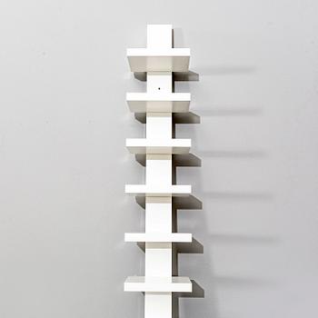 John Kandell, hylla, "Pilaster", Källemo, formgiven 1989.