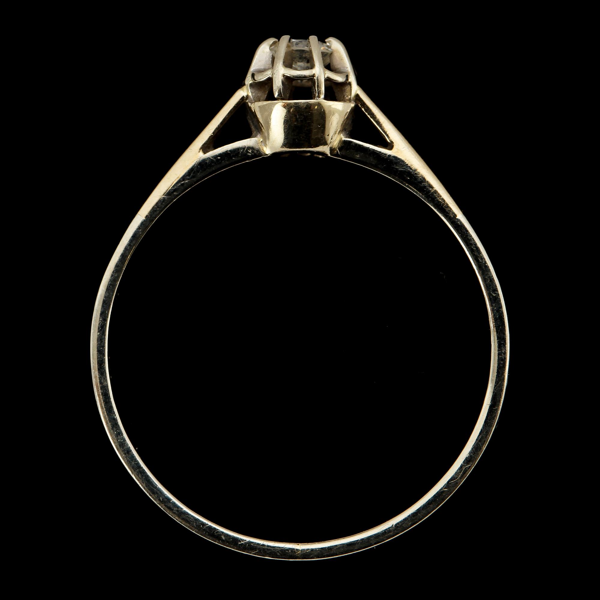 RING, 18k vitguld med briljantslipad diamant, ca 0.10, importstämplad, 1975. Vikt 2 g.