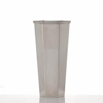 Wiwen Nilsson, a hexagonal sterling silver vase, Lund 1965.