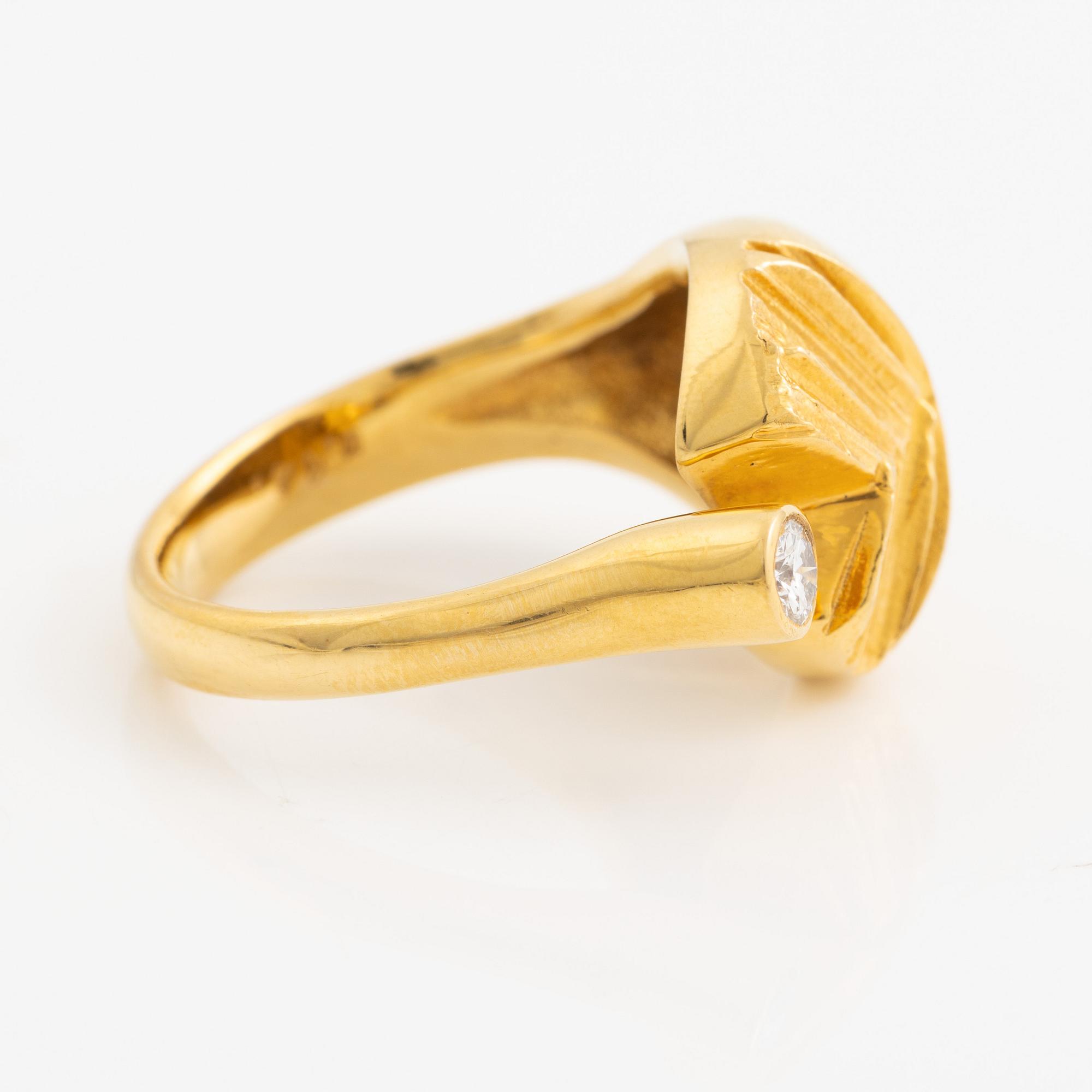 Ring, 18K guld med en rund briljantslipad diamant.