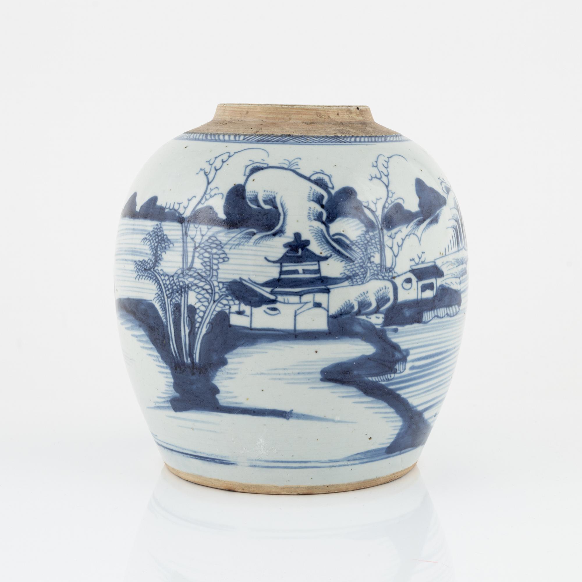 A Chinese Porcelain Ginger Jar, Qing Dynasty, 19th Century.