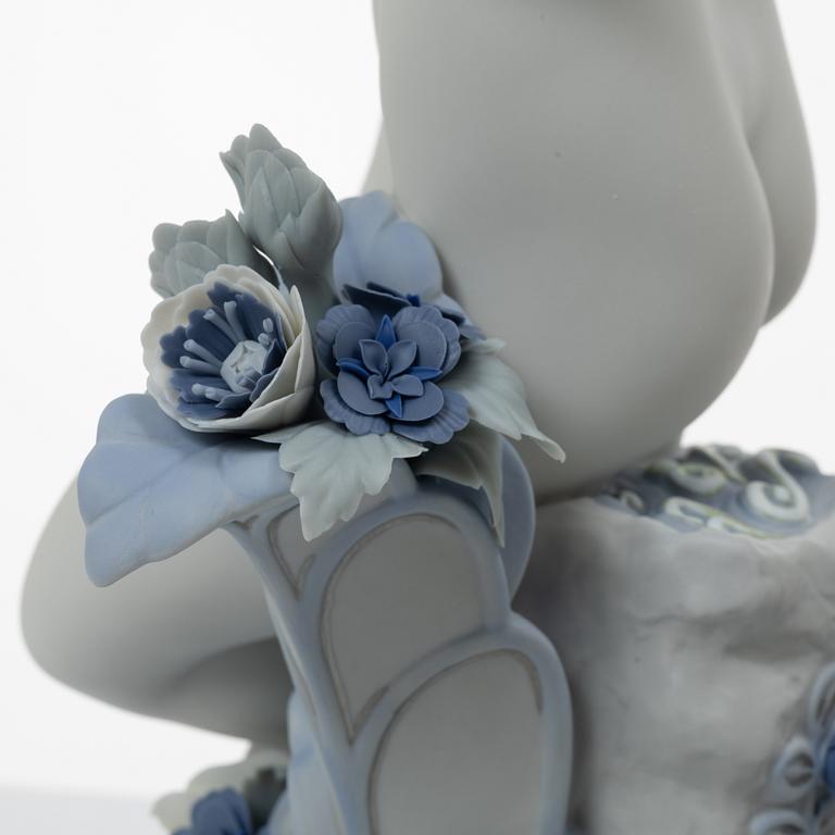 José Javier Malavia, figurine, "Pure Beauty", Lladró, Spain, 2006-2008.