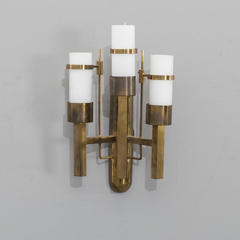 An italian wall lamp.