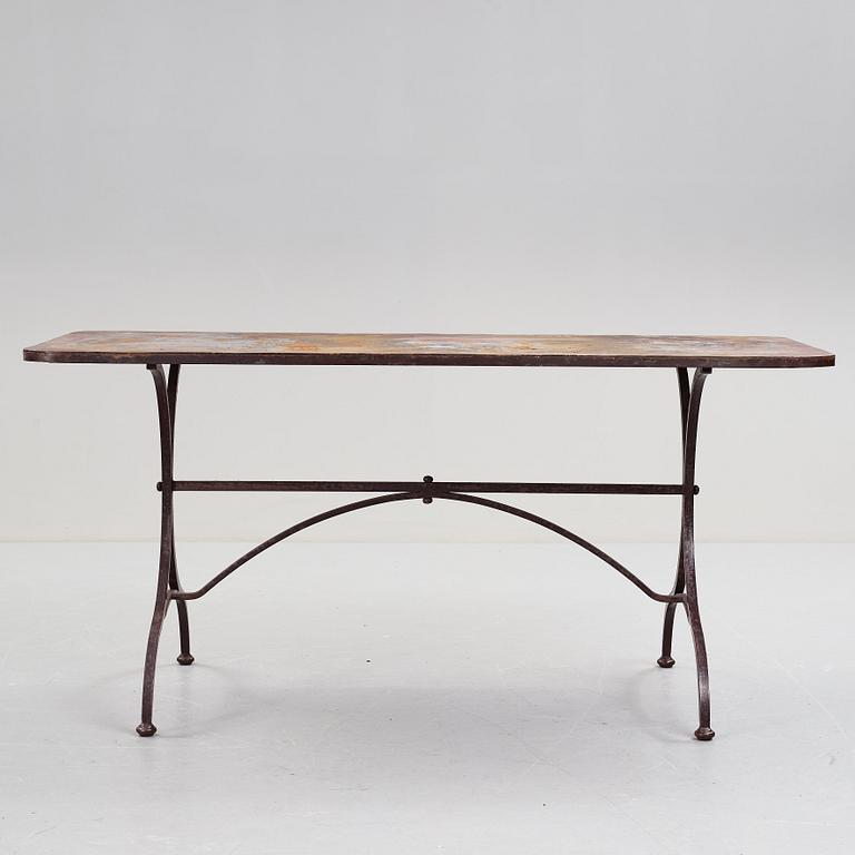 TRÄDGÅRDSMÖBLER, bestående av ett bord och stolar, 6 st, 1900-tal.