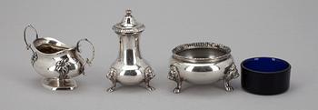 SALTSTRÖARE samt 2 st. SALTKAR, silver, London 1960-tal samt Birmingham 1912. Vikt 216 g.