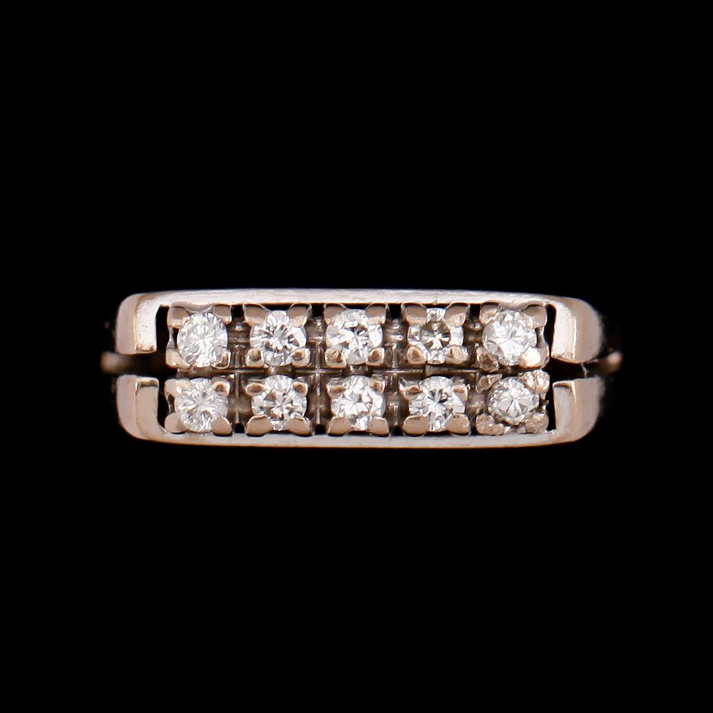 RING, 18 k vitguld med 10 mindre briljantslipade diamanter. Total vikt ca 5 gram.