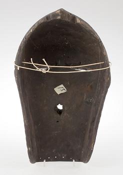 MASK, skuret trä, Afrika, omkring 19000-talets mitt.