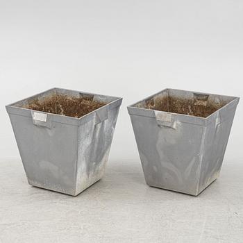 Björn Alge, a pair of 'Karl' plant pots, Byarums Bruk.