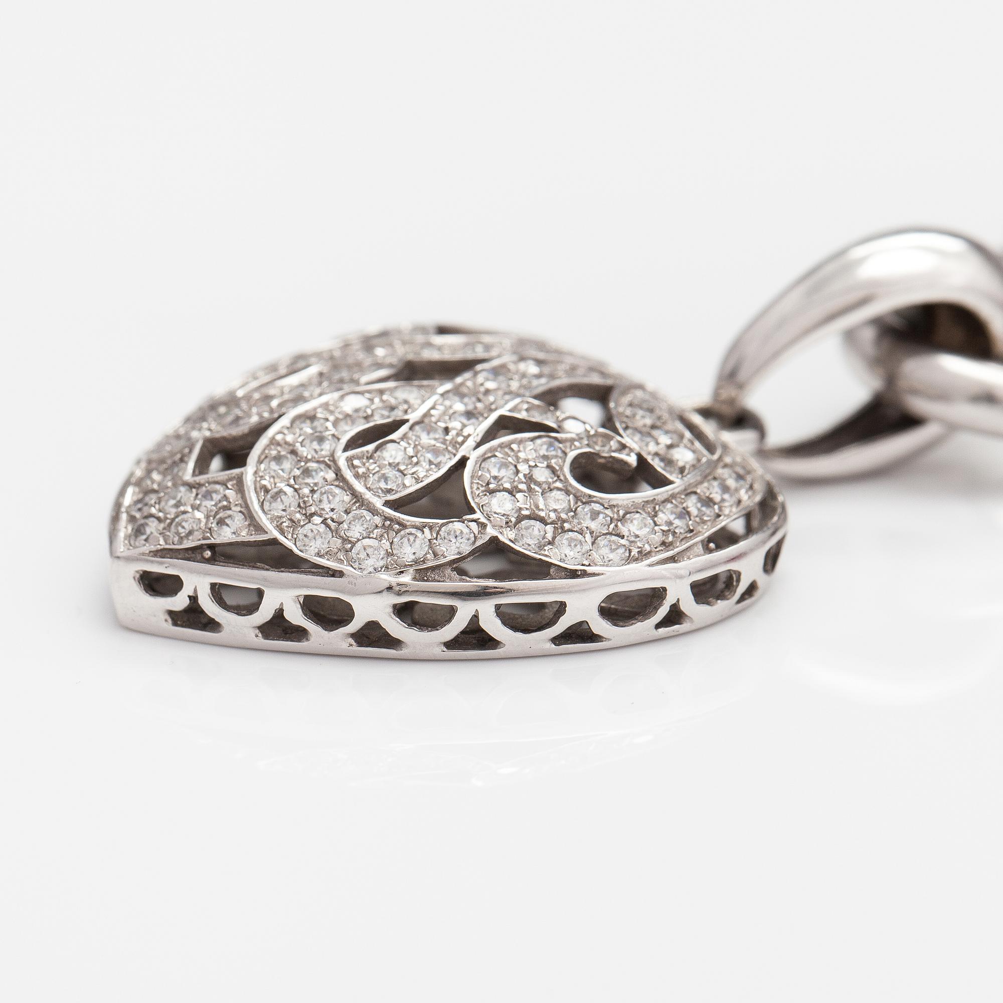 An 14K white gold necklace with diamonds ca. 2.95 ct in total.