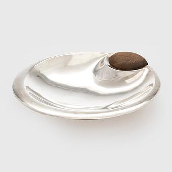 Tapio Wirkkala, a silver and teak breadbasket / bowl, TW3, Kultakeskus, Hämeenlinna, 1981.