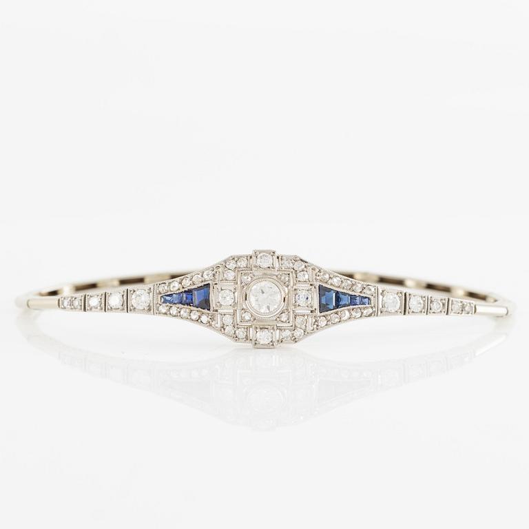Bracelet, 18K white gold set with brilliant-cut and octagonal-cut diamonds and blue sapphires, Art Deco, circa 1920-30s.