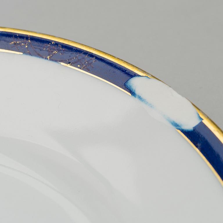 MATSERVIS, 89 delar, porslin, AB-modell, Arabia, Finland 1930-49. 3 st fat.