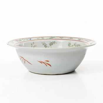 A porcelain wash stand, China, late Qing dynasty.