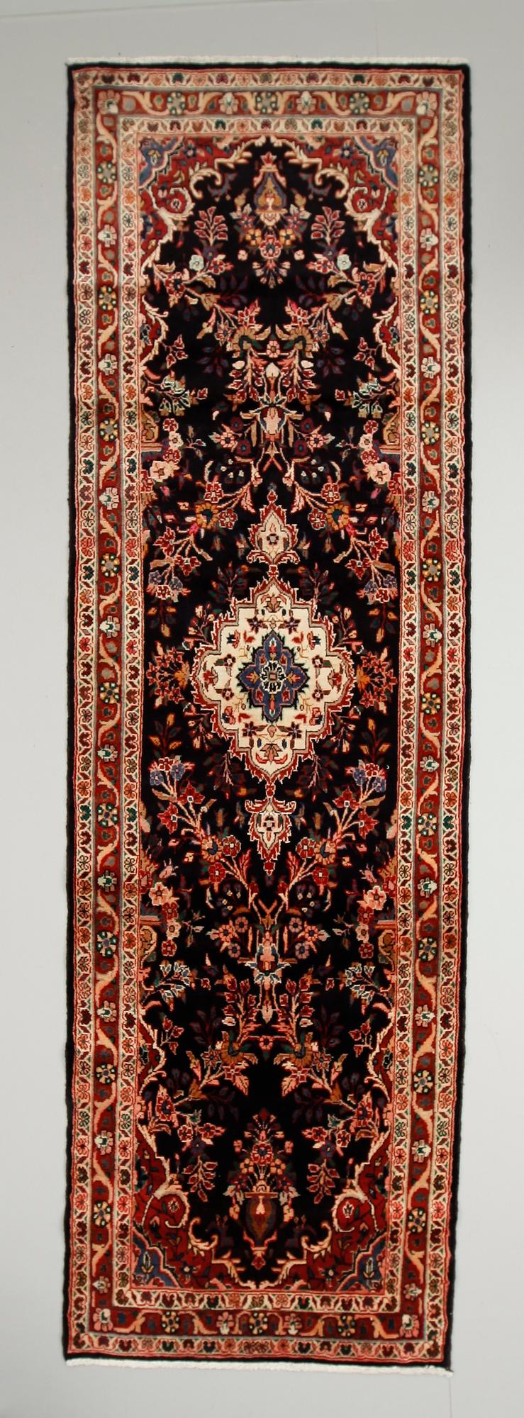 MATTA, Mehraban, ca 345 x 110 cm.