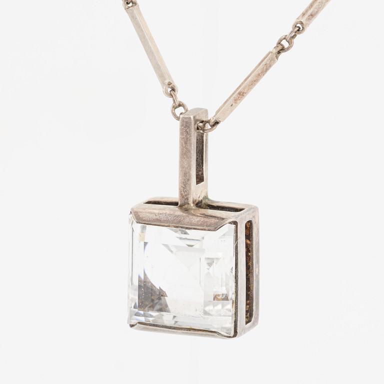 Necklace in silver with faceted rock crystal, Hallberg.