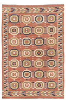 Märta Måås-Fjetterström, a carpet, 'Röda åttan', flat weave, ca 298 x 202 cm, signed MMF.